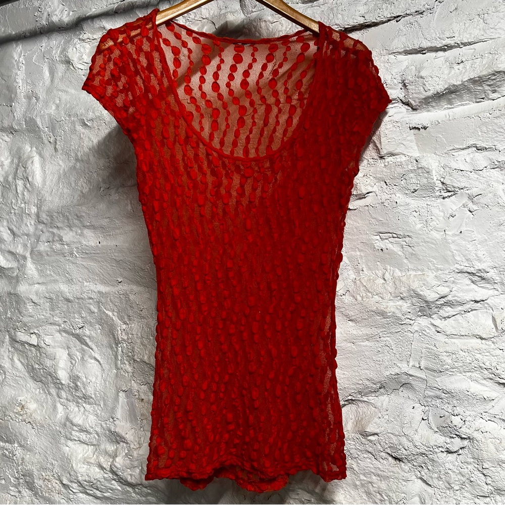 Red scoop neck textured pattern mesh long shirt no tag